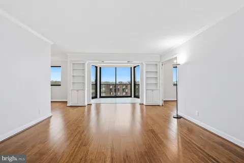 5904 Mount Eagle Drive Unit 718, Alexandria, VA MLS: VAFX2302368