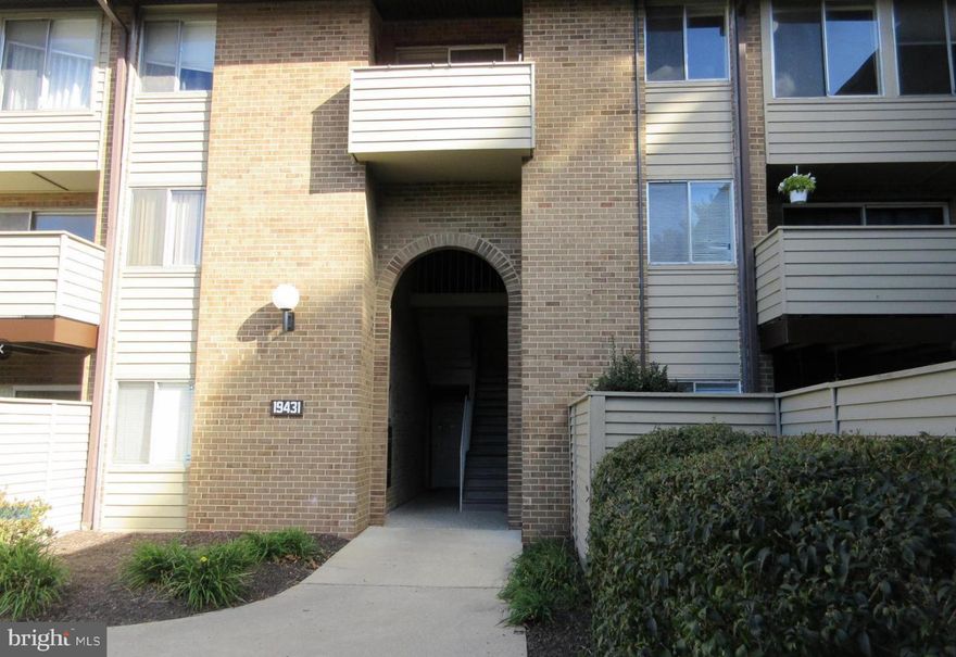 TOP FLOOR UPDATED 2 BEDROOM CONDO. 917 s/f. Square footage on this home is more than most 2 bedroom units in this subdivision. It features a balcony, large bedroom, large living area, washer and dryer inside the unit, great dining area and an updated kitchen. All utilities are included.