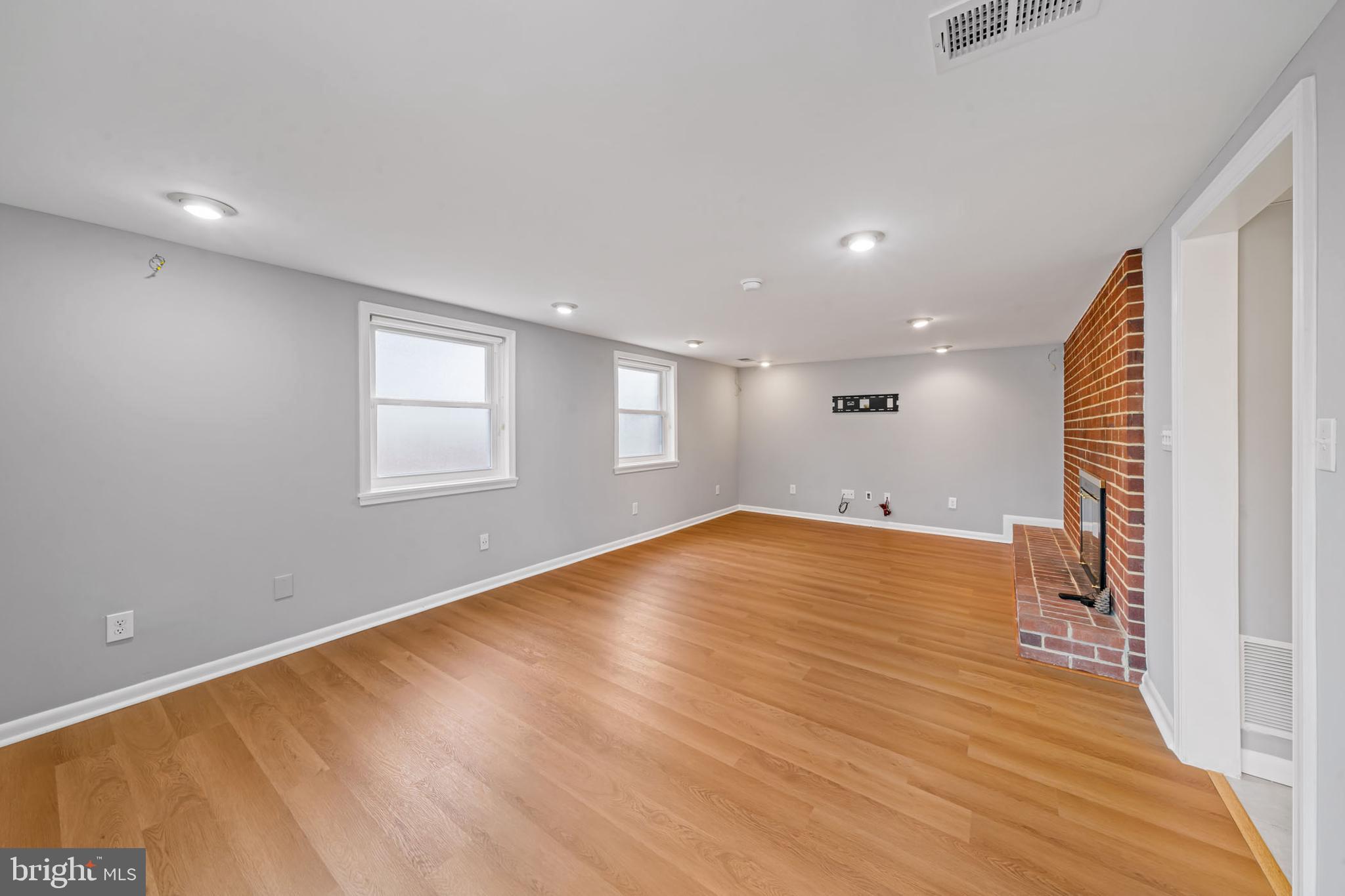 CALVERTON - Residential Lease