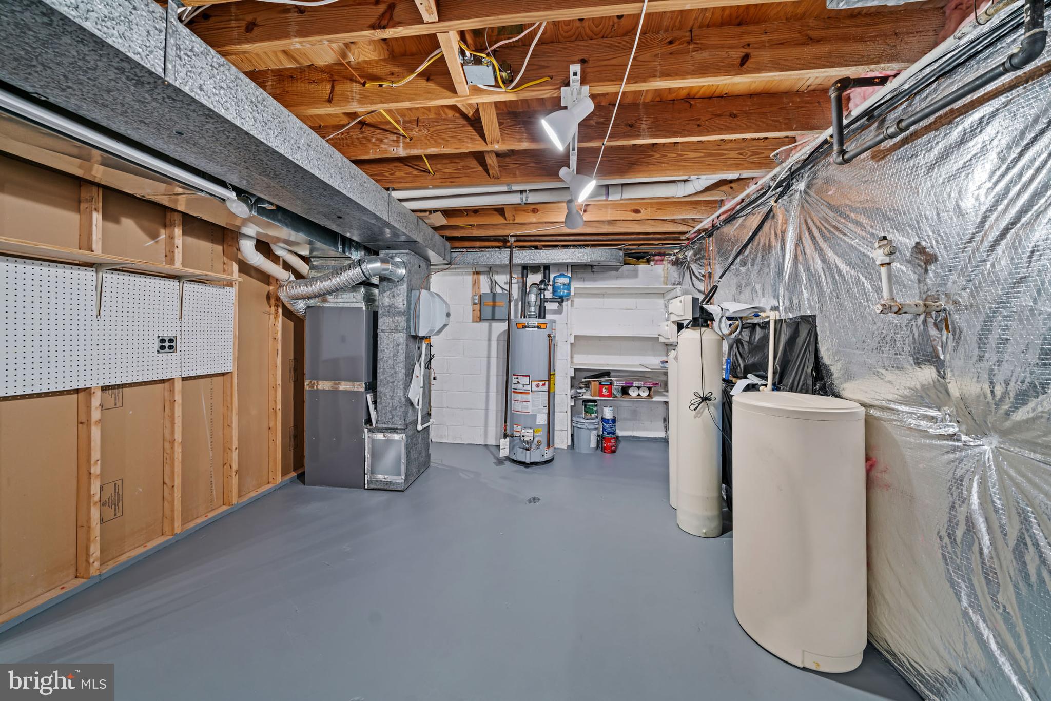 CALVERTON - Residential Lease