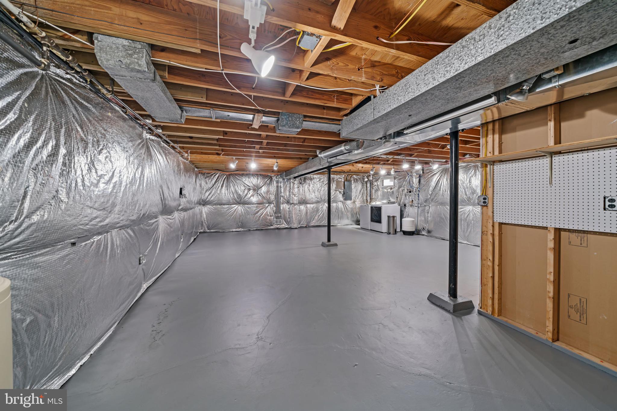 CALVERTON - Residential Lease