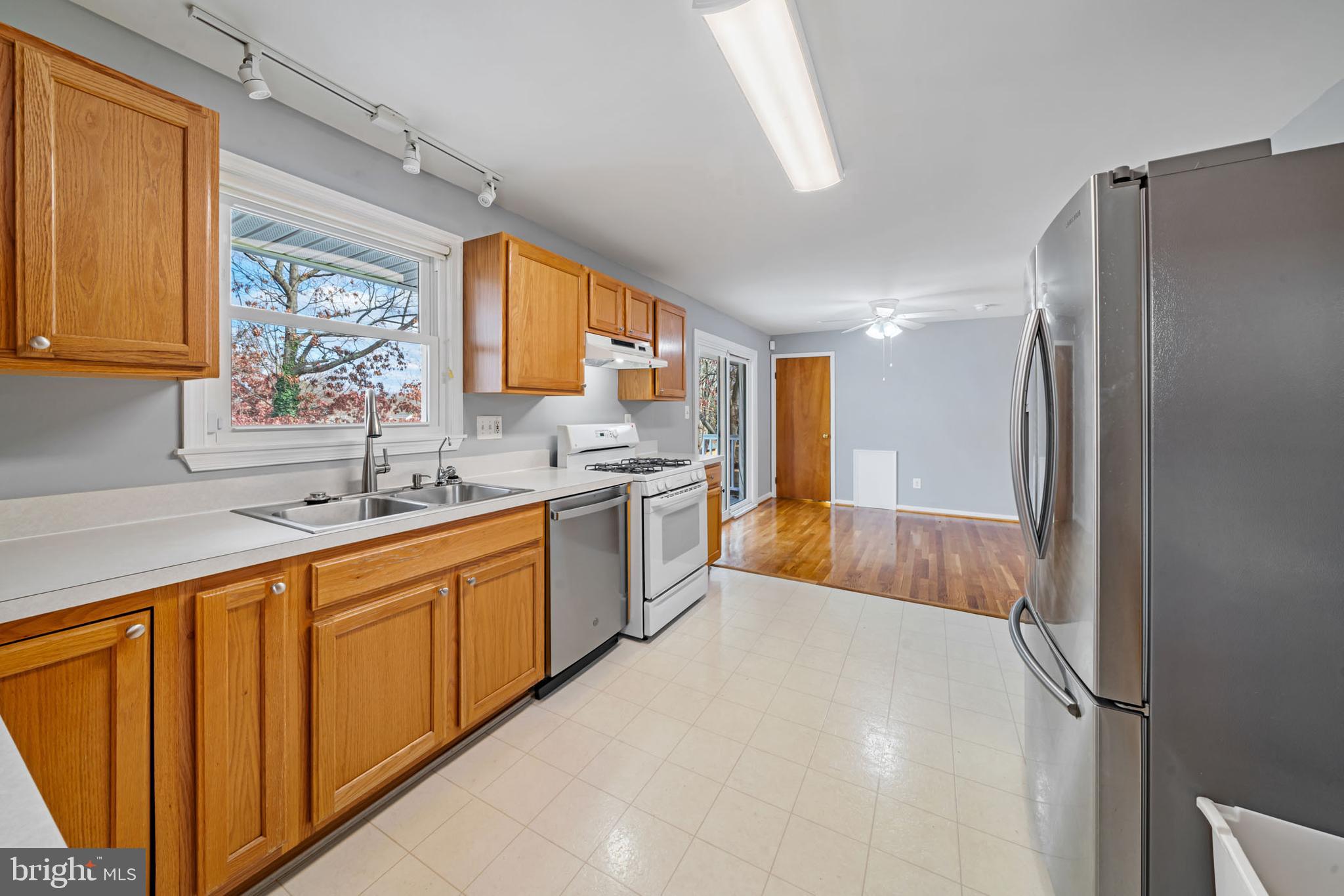 CALVERTON - Residential Lease