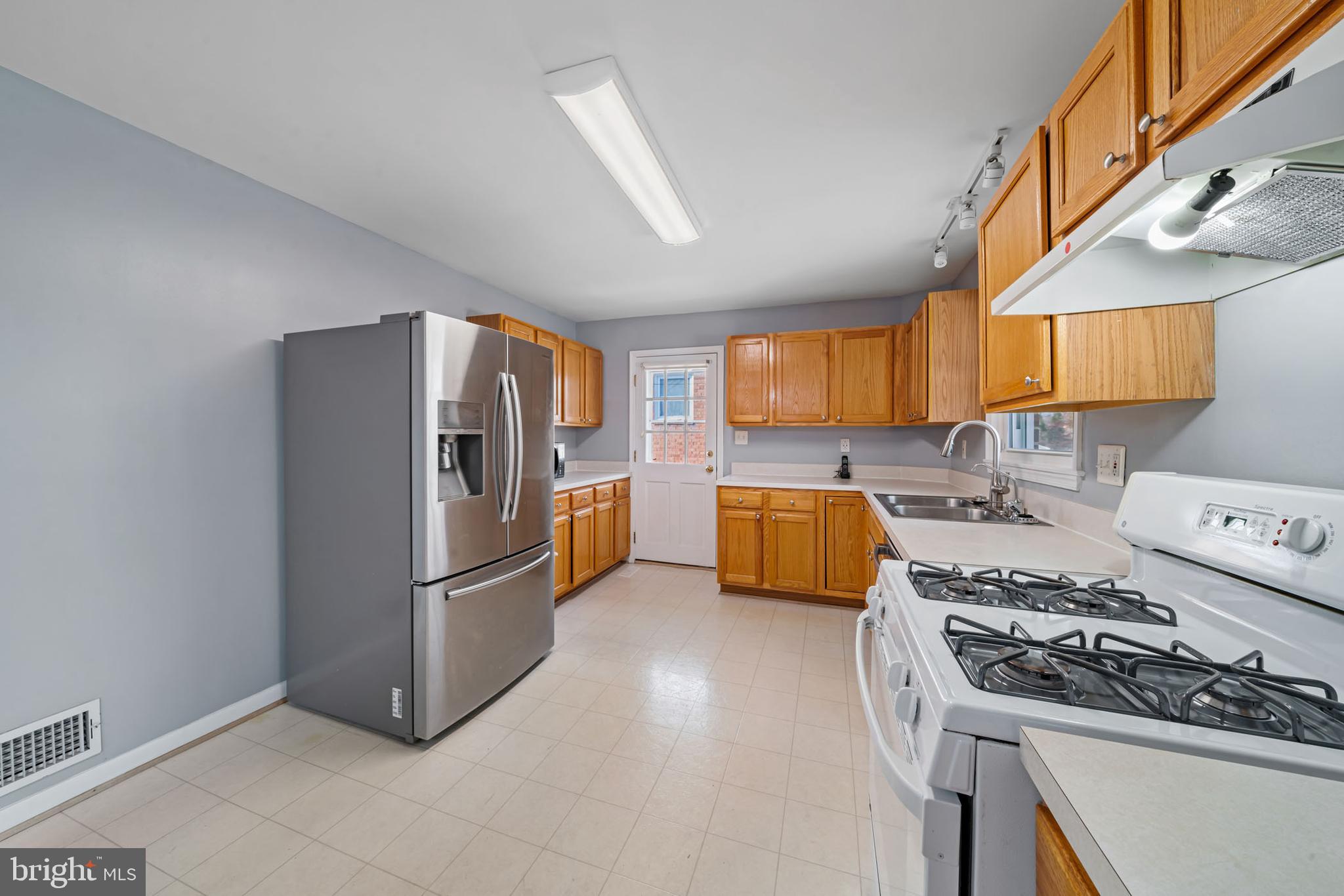 CALVERTON - Residential Lease