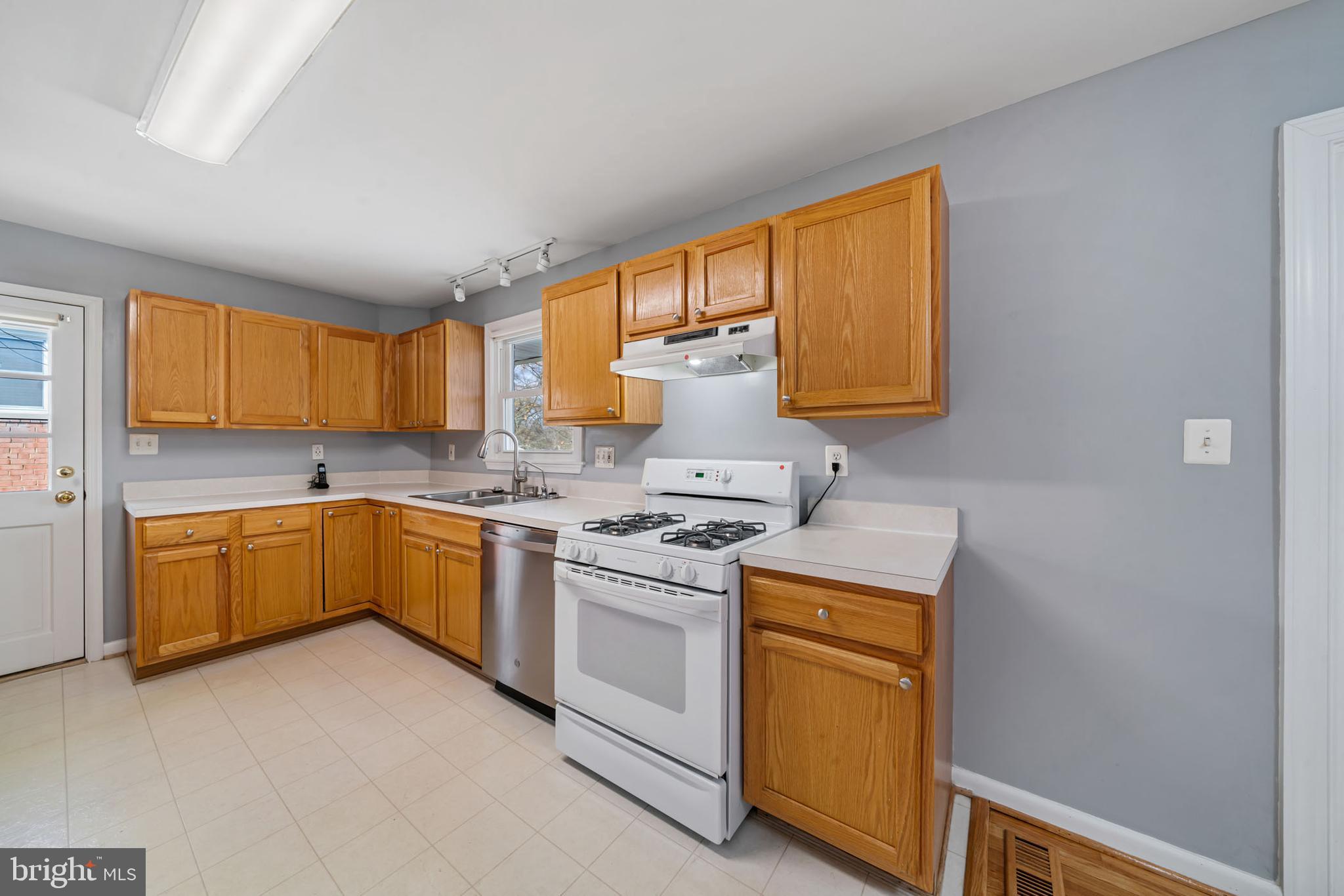 CALVERTON - Residential Lease