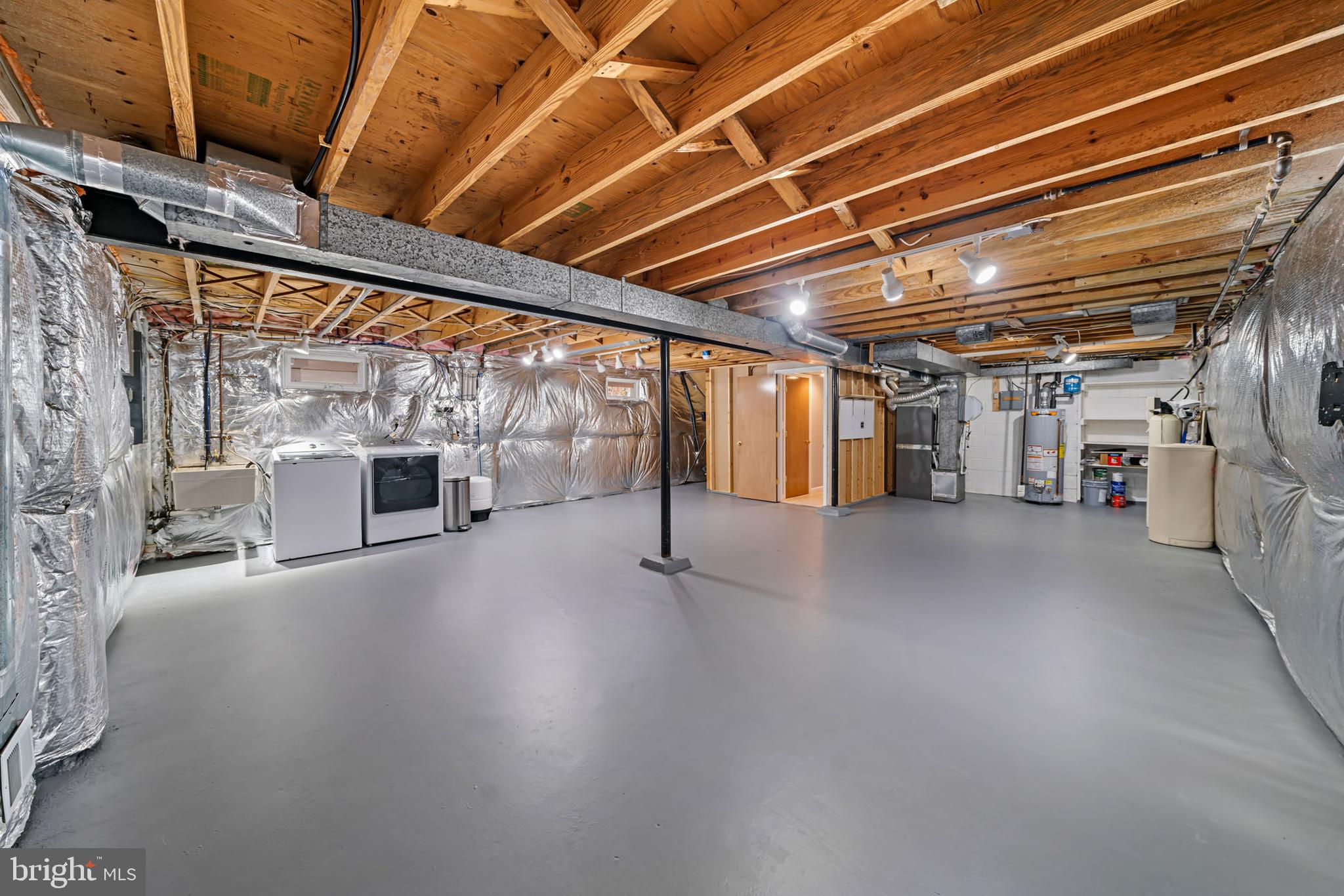 CALVERTON - Residential Lease