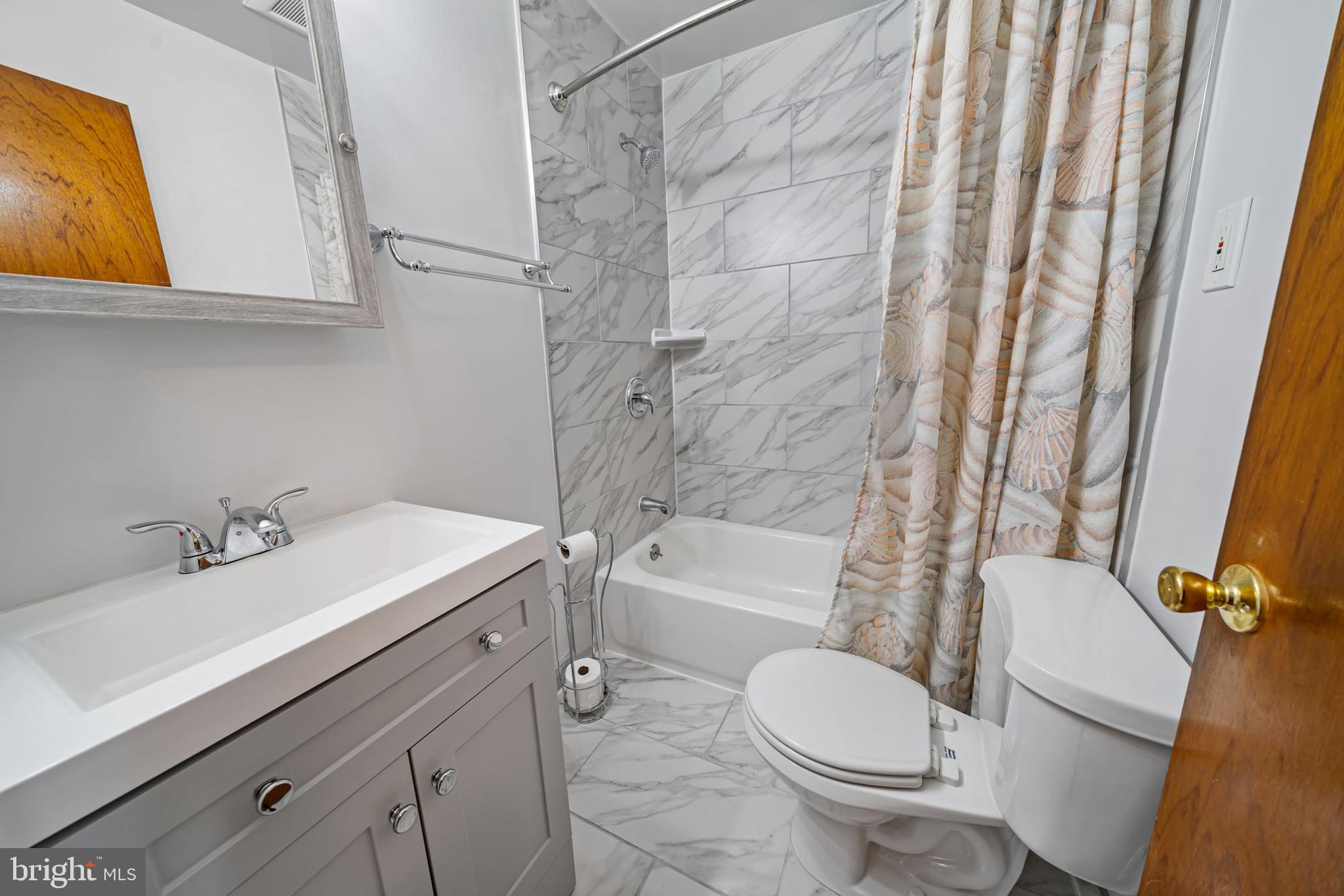 CALVERTON - Residential Lease