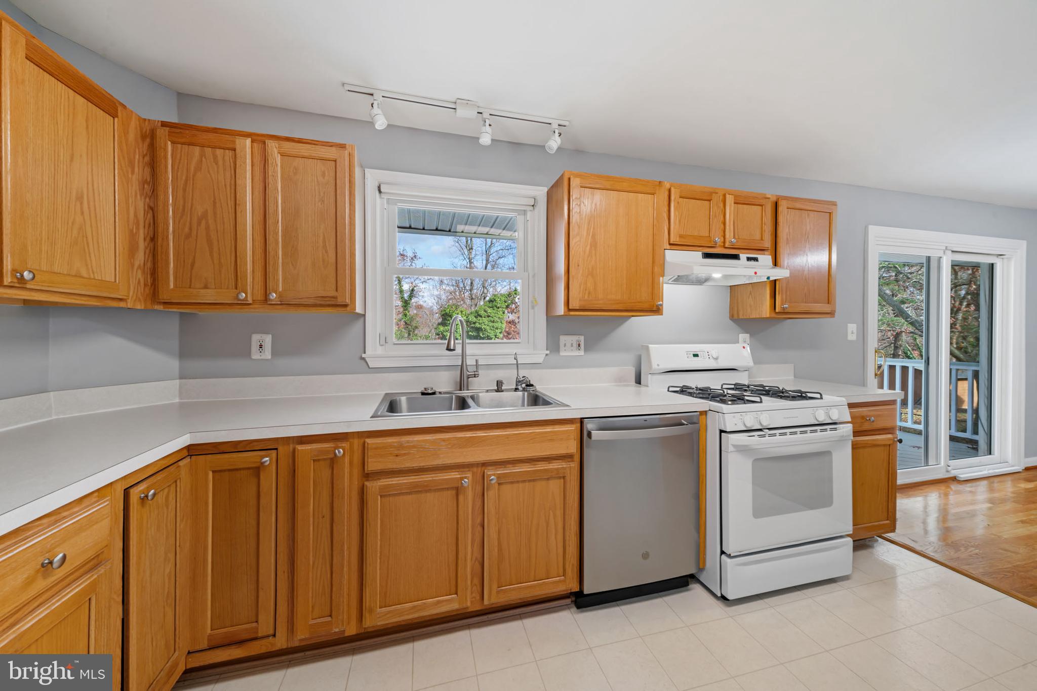 CALVERTON - Residential Lease