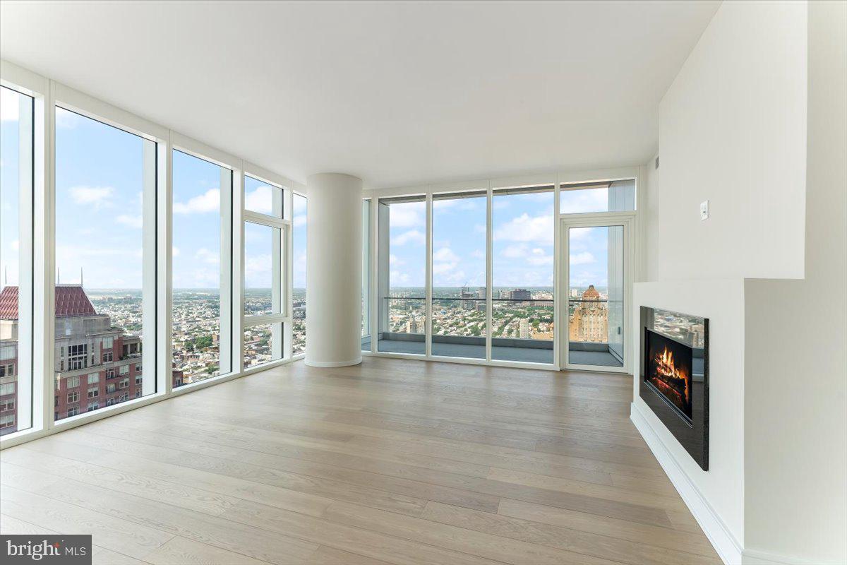 AVENUE OF THE ARTS - Residential