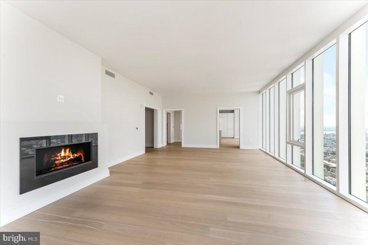 AVENUE OF THE ARTS - Residential