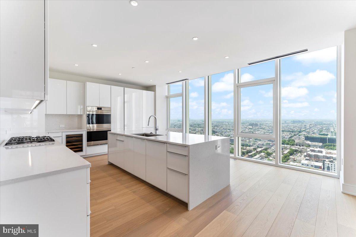 AVENUE OF THE ARTS - Residential