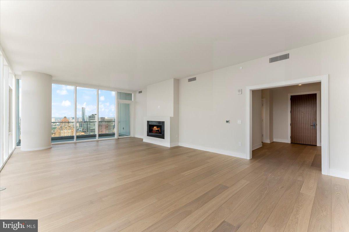 AVENUE OF THE ARTS - Residential