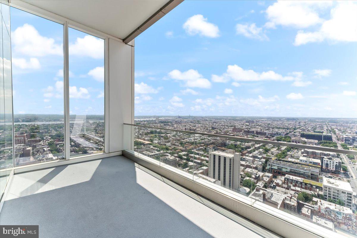 AVENUE OF THE ARTS - Residential