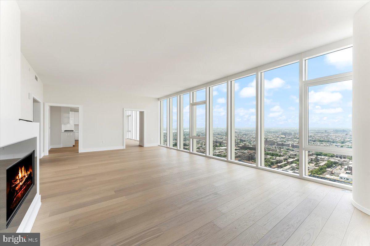 AVENUE OF THE ARTS - Residential