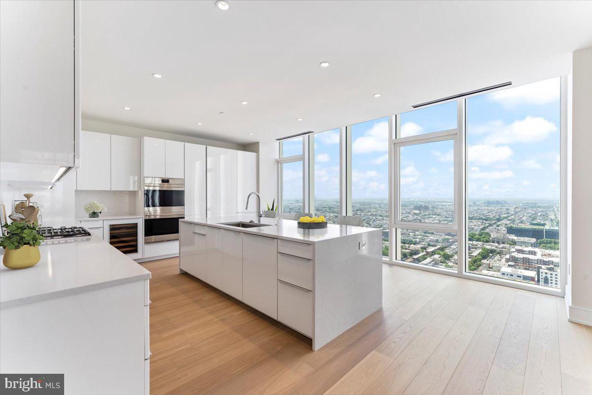 AVENUE OF THE ARTS - Residential