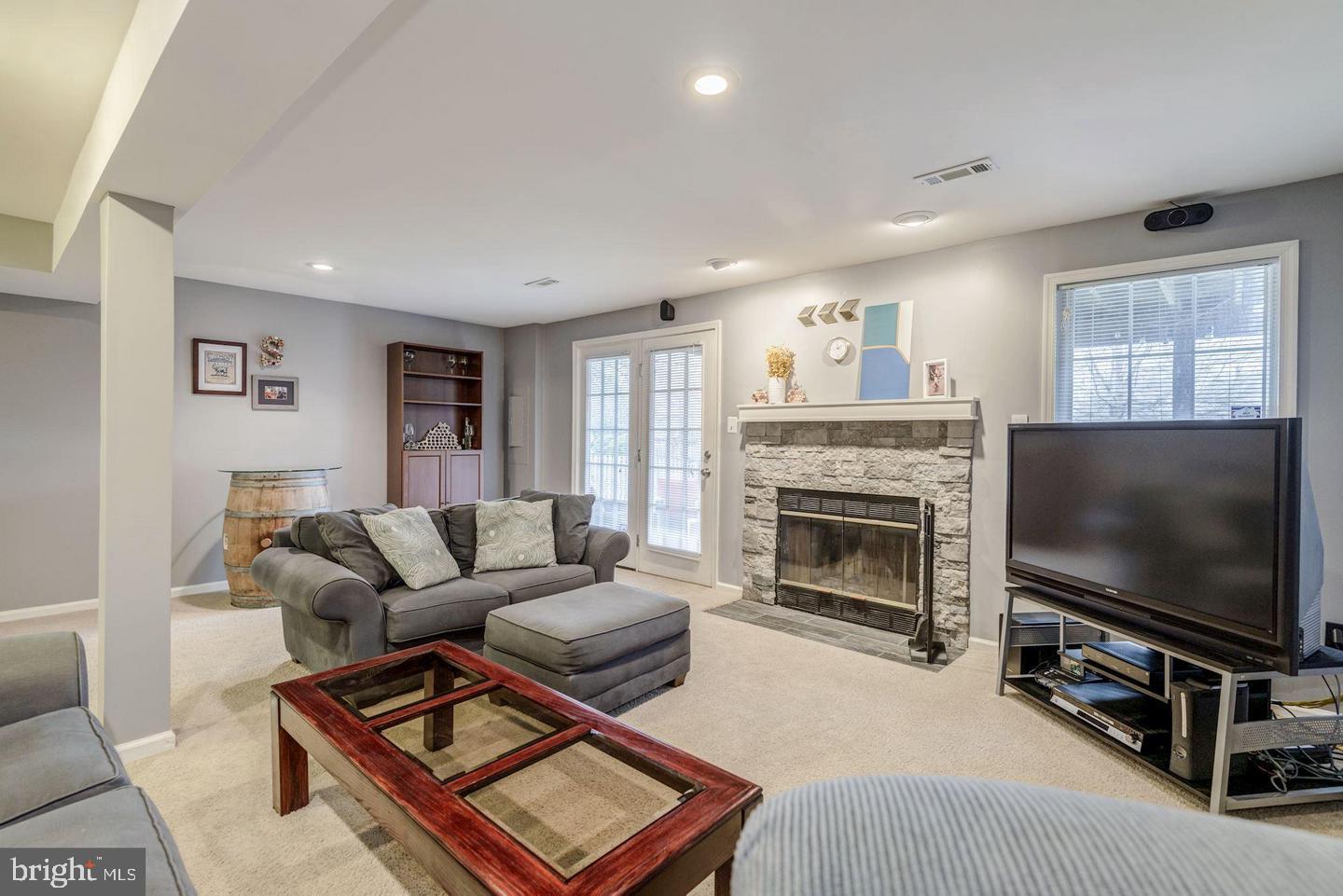 POTOMAC LAKES - Residential Lease