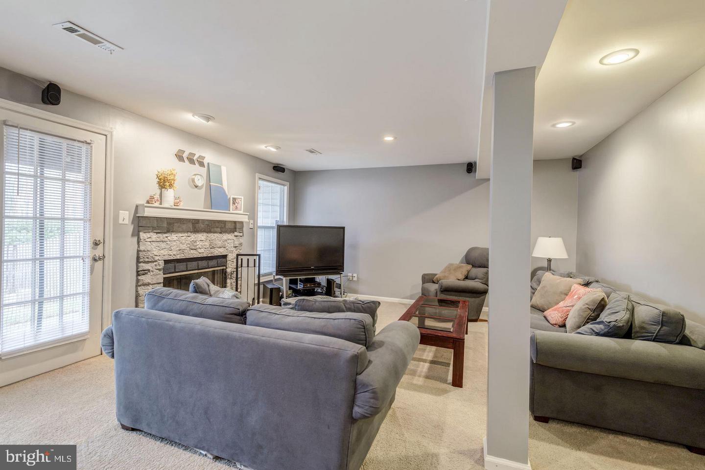 POTOMAC LAKES - Residential Lease