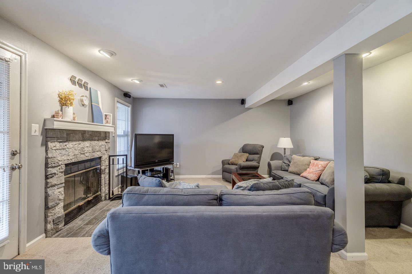 POTOMAC LAKES - Residential Lease