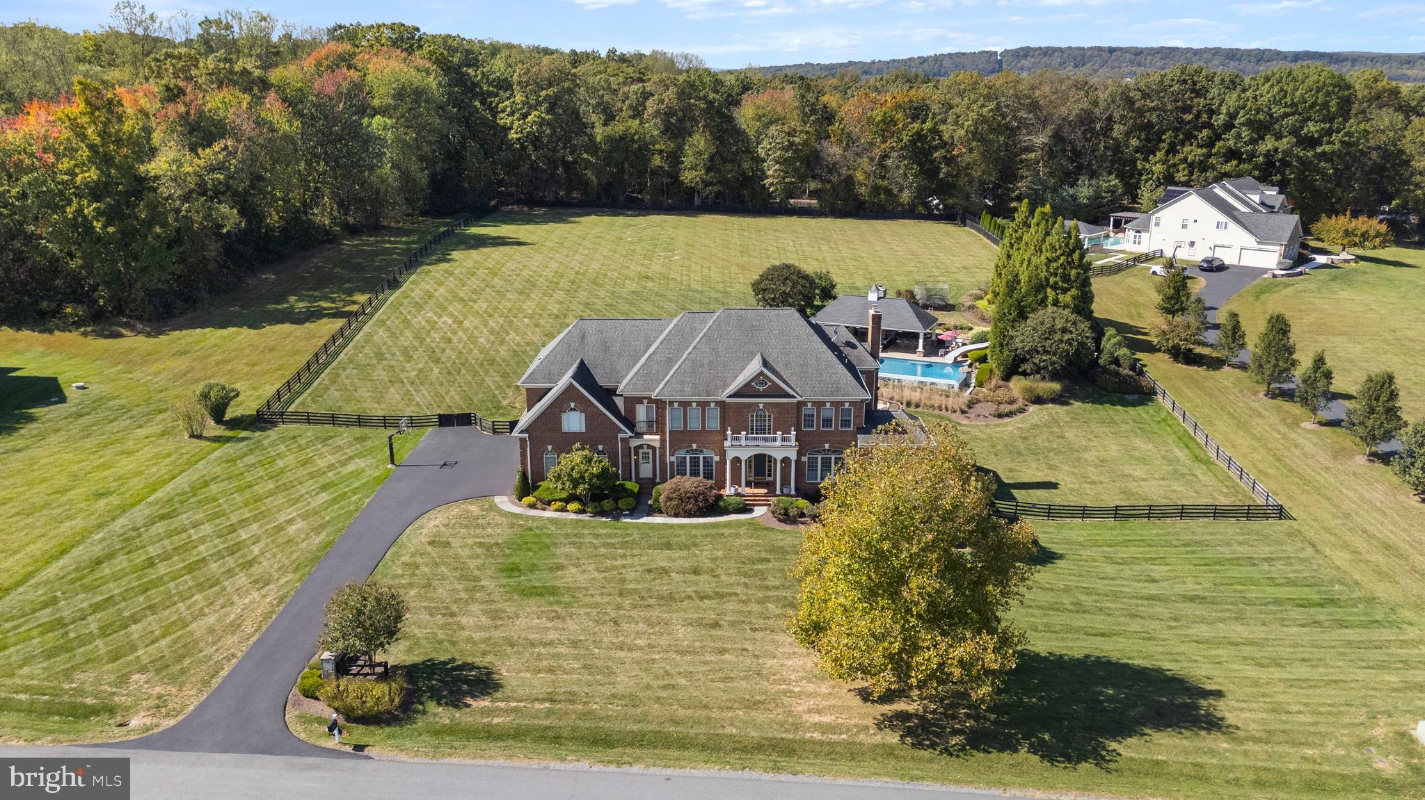 LONG ACRES - Residential