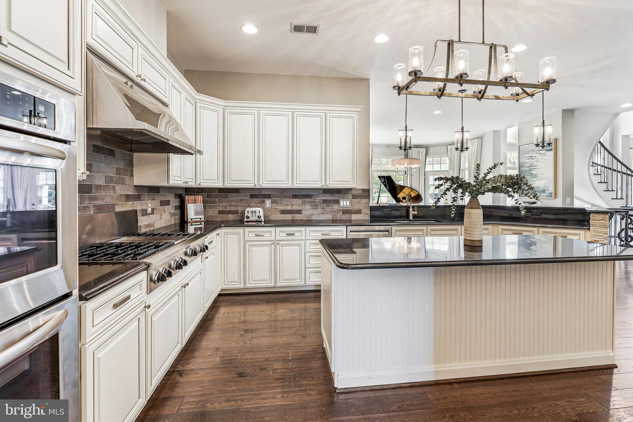 LONG ACRES - Residential