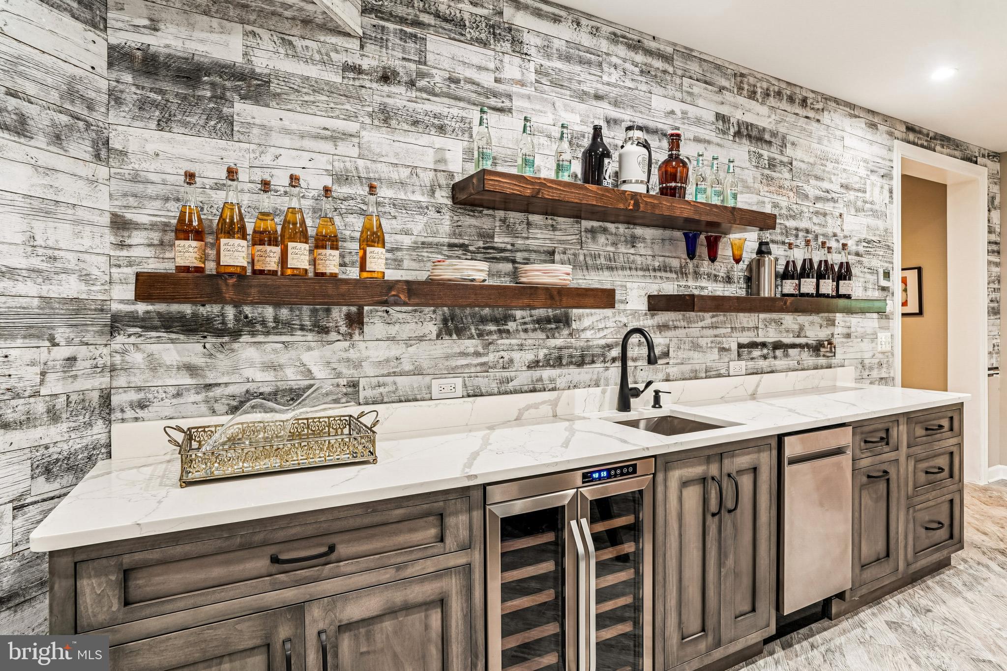 LONG ACRES - Residential