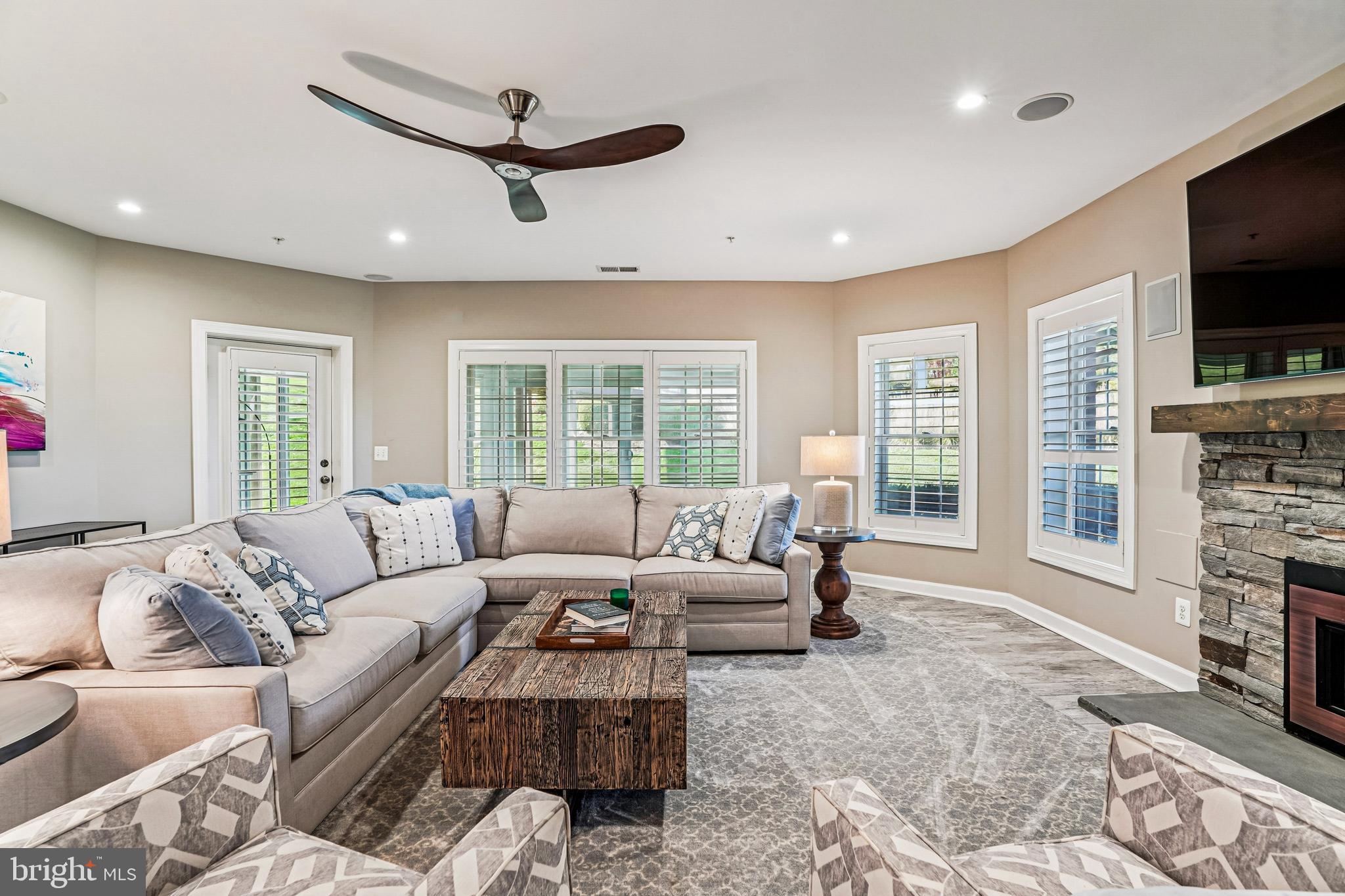 LONG ACRES - Residential