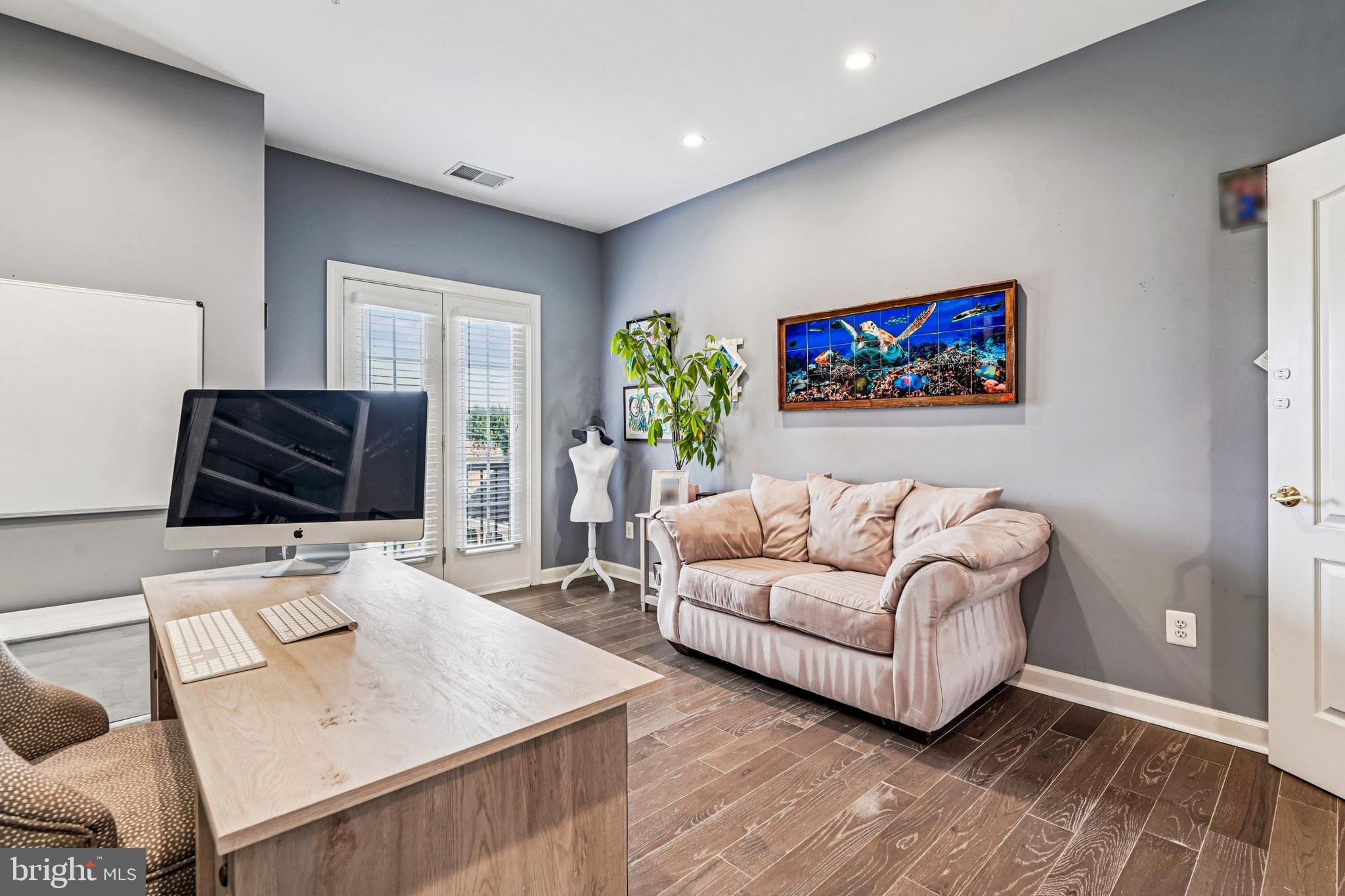 LONG ACRES - Residential