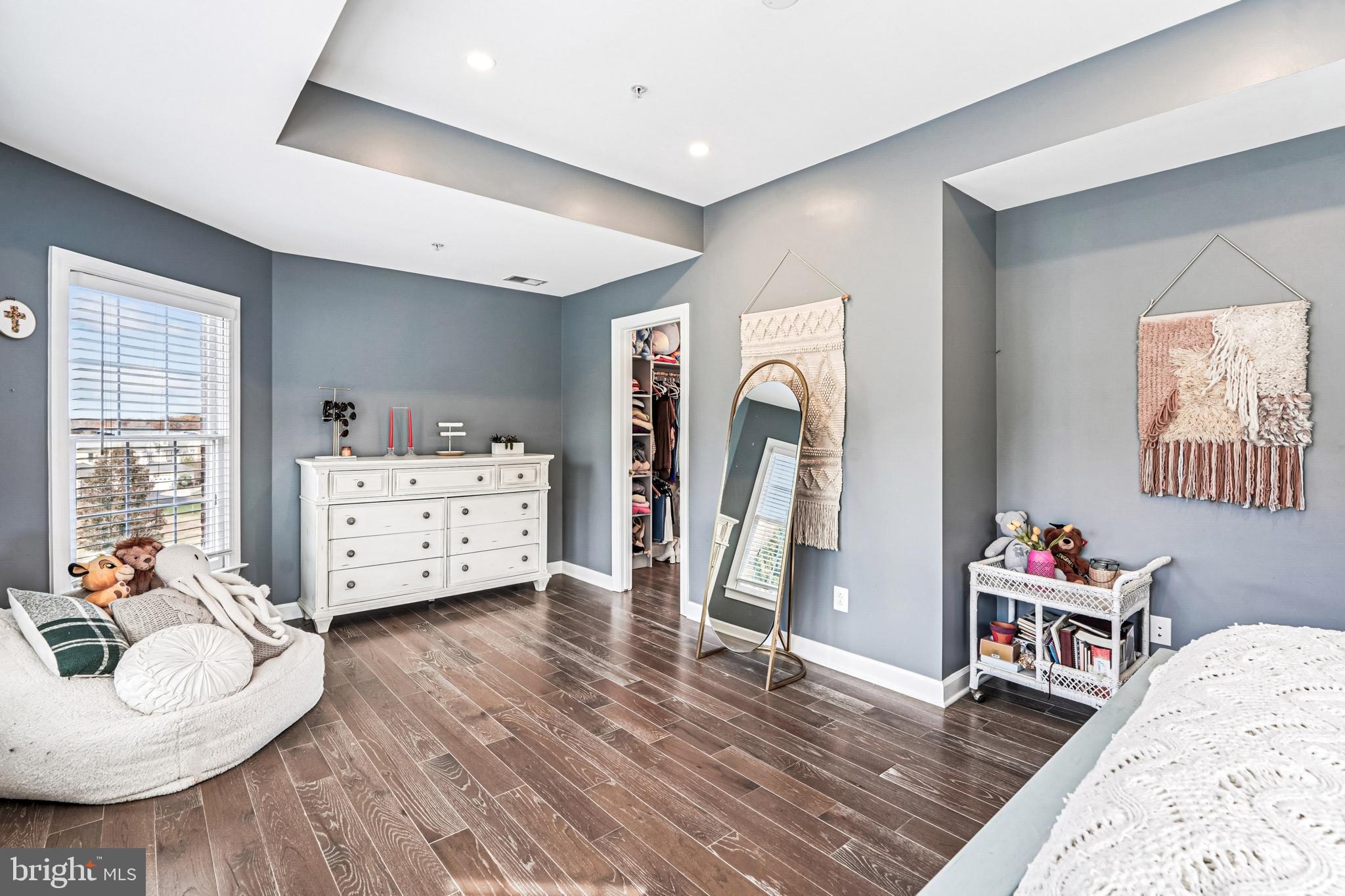 LONG ACRES - Residential