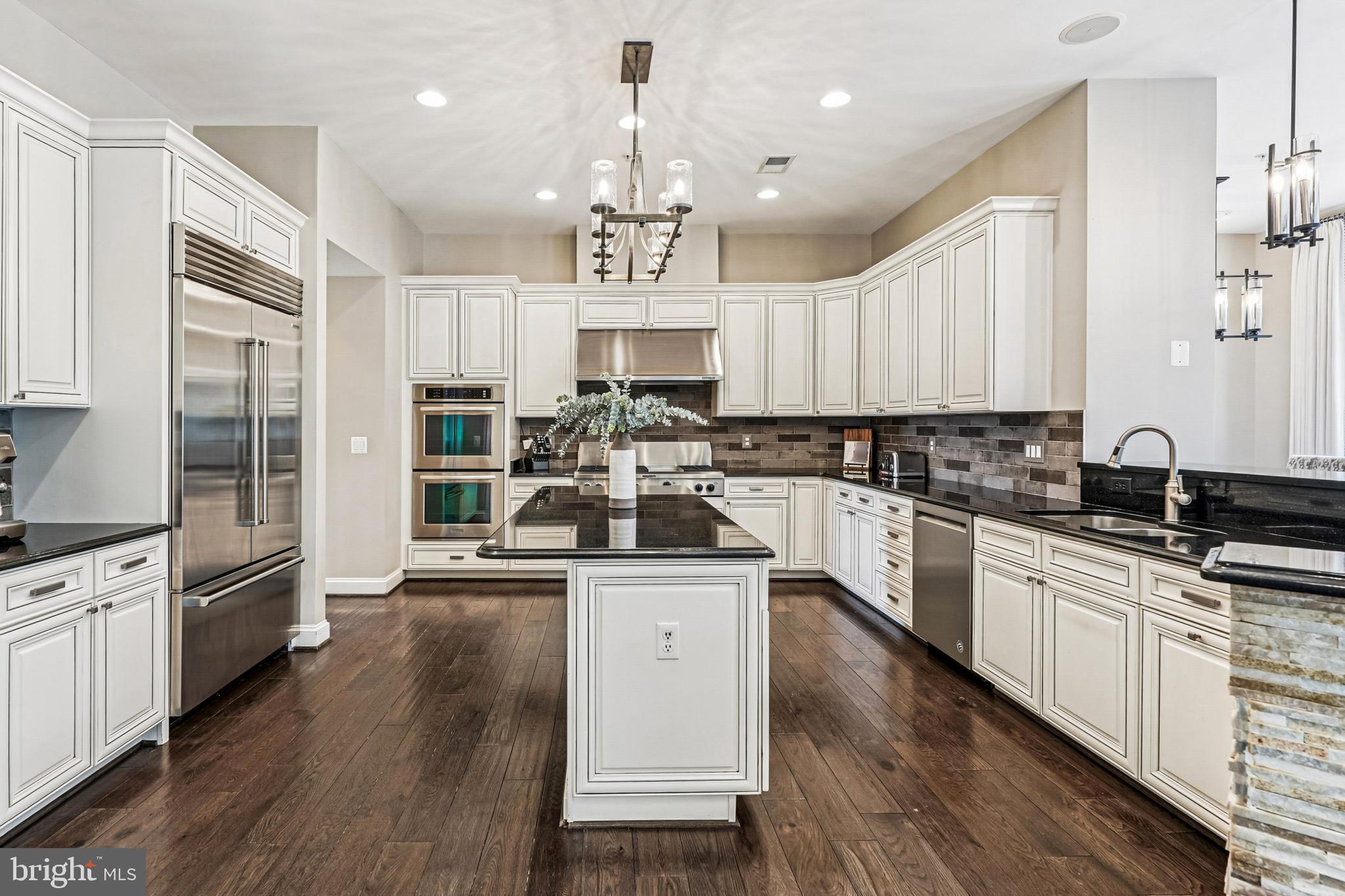 LONG ACRES - Residential