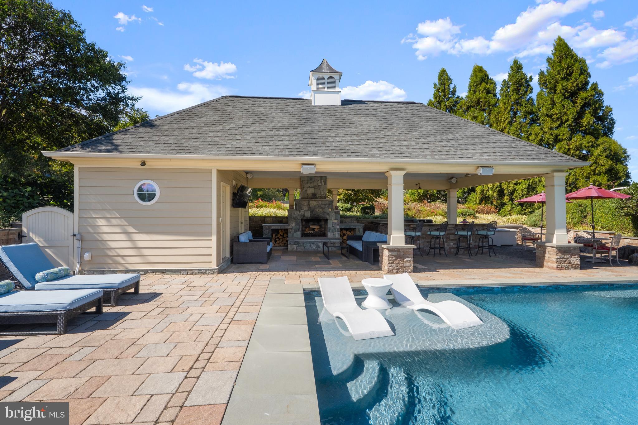 LONG ACRES - Residential