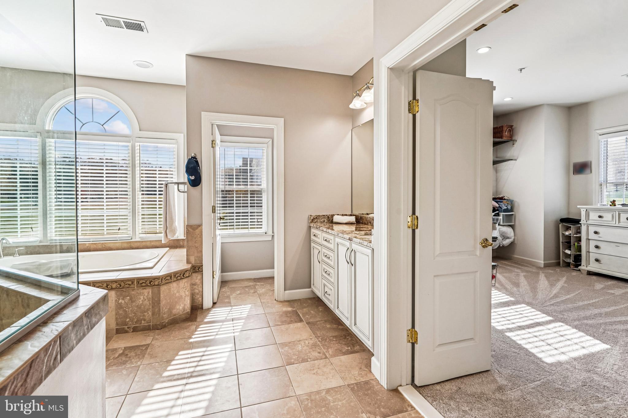 LONG ACRES - Residential