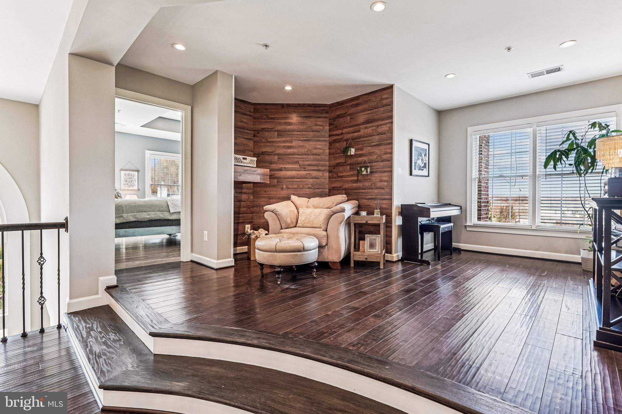 LONG ACRES - Residential