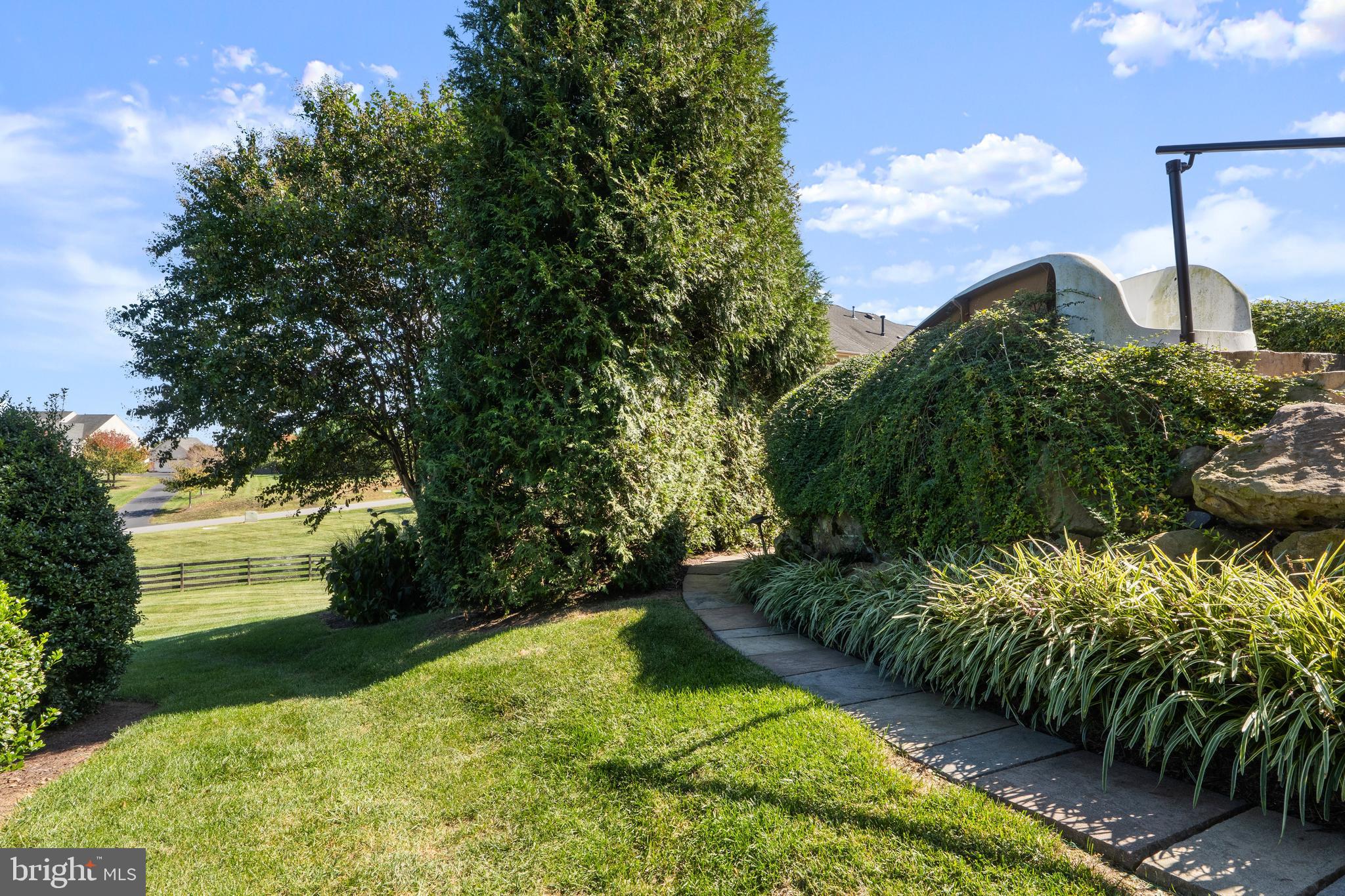 LONG ACRES - Residential