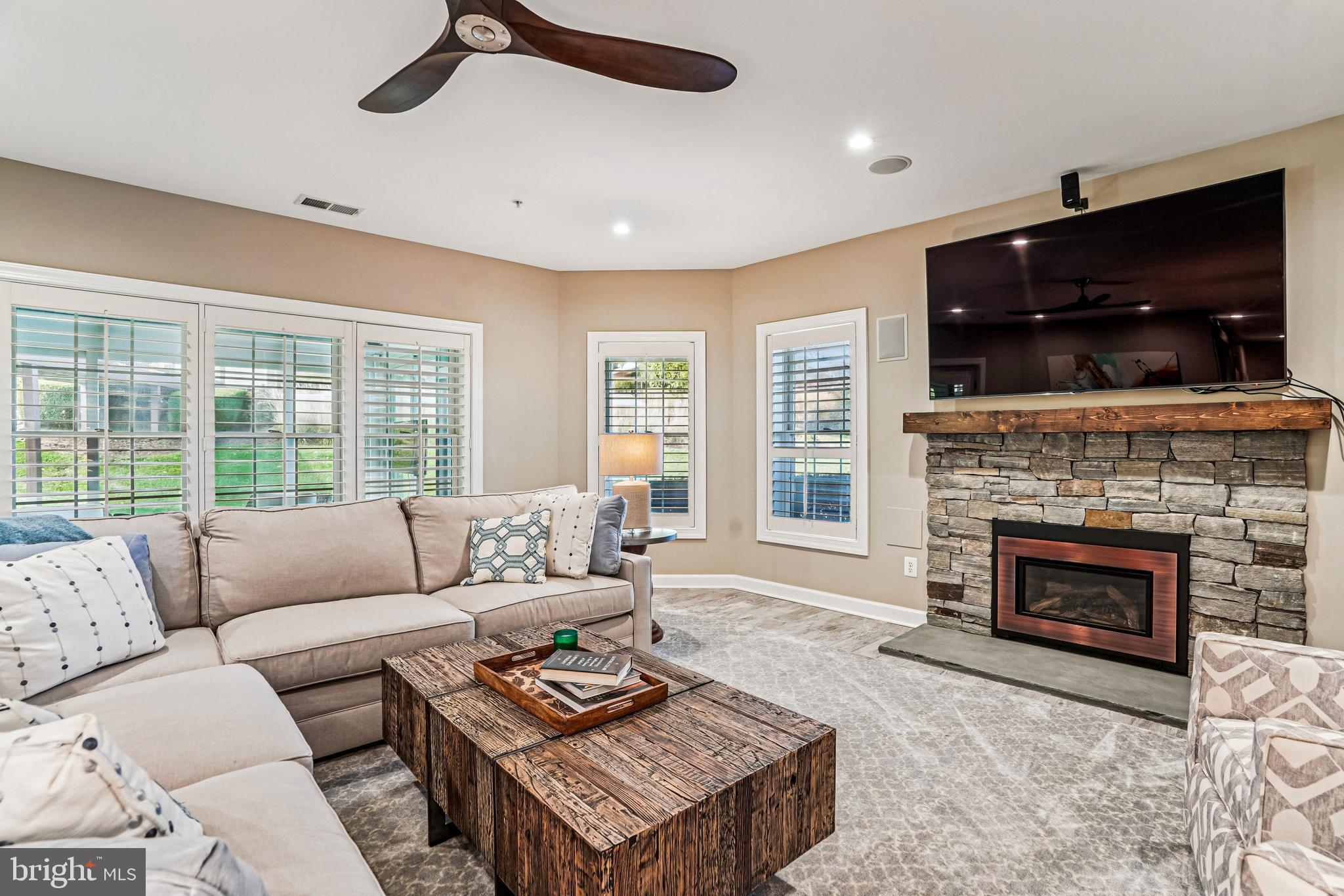 LONG ACRES - Residential