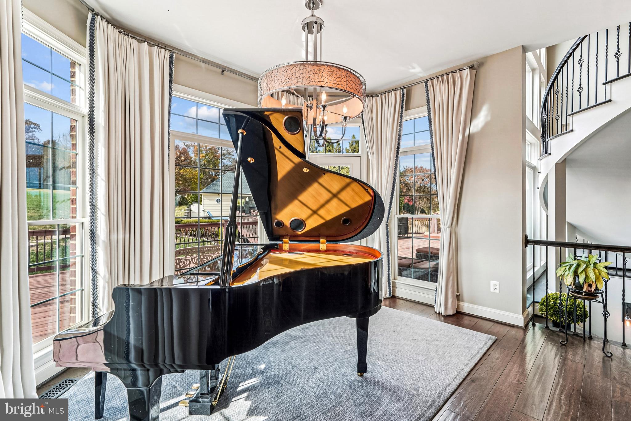 LONG ACRES - Residential