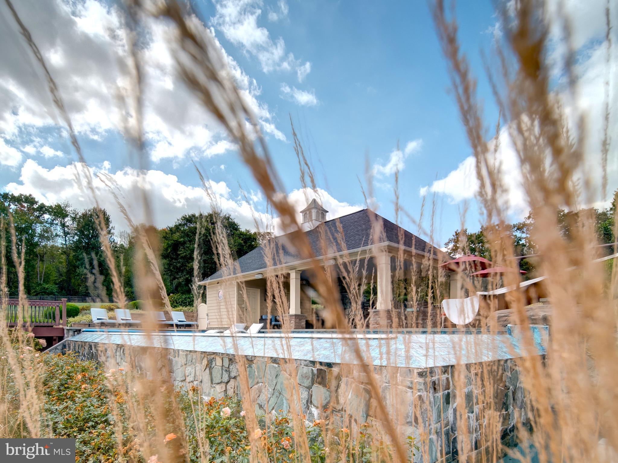 LONG ACRES - Residential