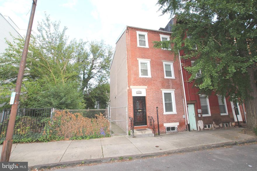 Excellent Location one block north of Girard Ave, walking distance to bars and restaurants, a quick commute to Center City or the riverfront by public transit, bike or car. 5 mins to I-95 . Three story end of the row with a full lot side yard with plenty of space for entertaining. This is a great place for anyone that wants to be close to all the action. Tenant responsible for utilities, owner pays $60 monthly for water, tenant is responsible for any overage. side lot can be used by the tenants but is not included in the lease. owner reserves the right to sell the additional lot.