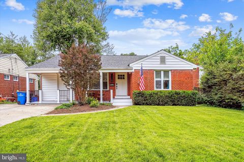 Photo of 11128 Newport Mill Road, KENSINGTON, MD 20895 (MLS # MDMC2182308) Photo of 11128 Newport Mill Road, KENSINGTON, MD 20895 (MLS # MDMC2182308)