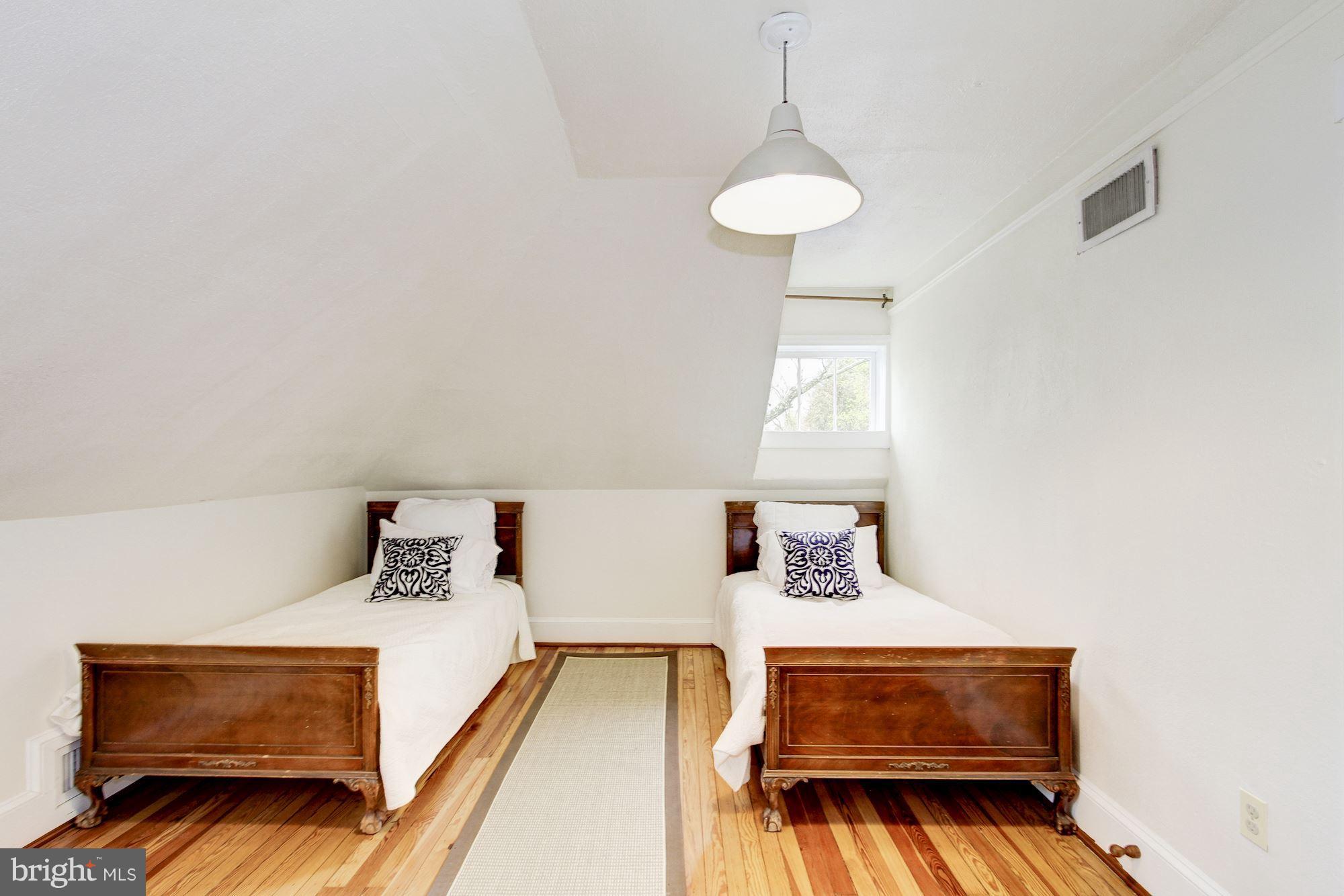 KENSINGTON - Residential