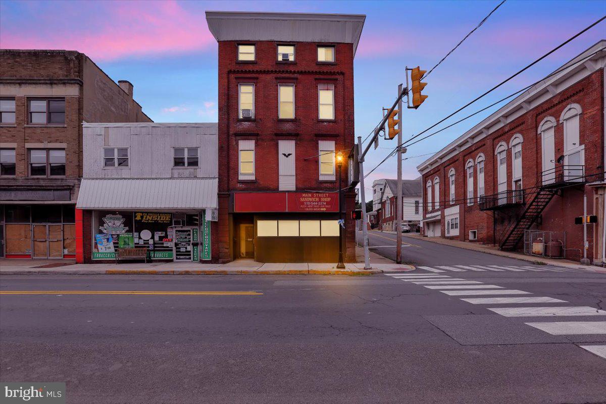 255 SUNBURY STREET