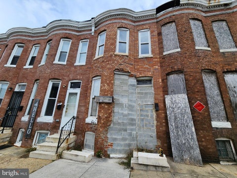 Townhouse For Sale - 1449 N Carey Street<br/> BALTIMORE, MD 21217