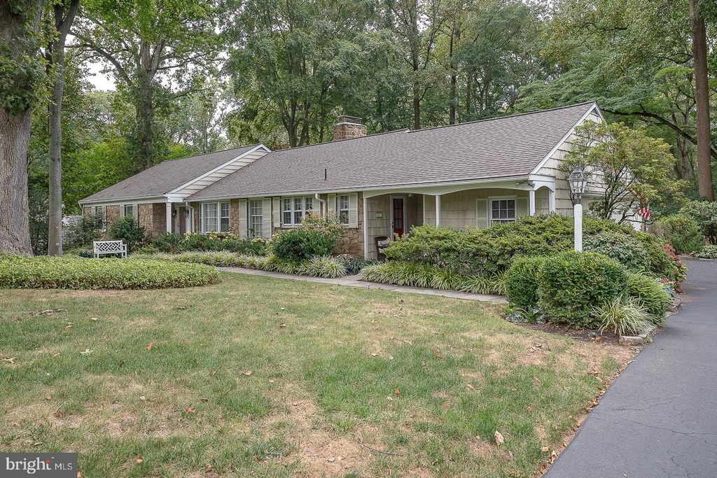Photo of 712 Woodcrest Road, WAYNE, PA 19087 (MLS # PADE2098960)