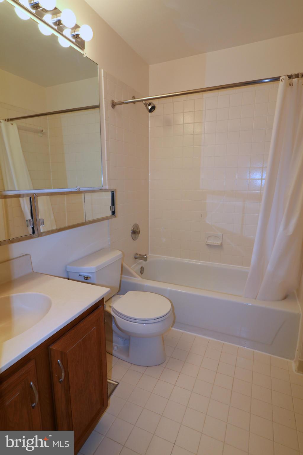 WOODS LANDING - Residential Lease