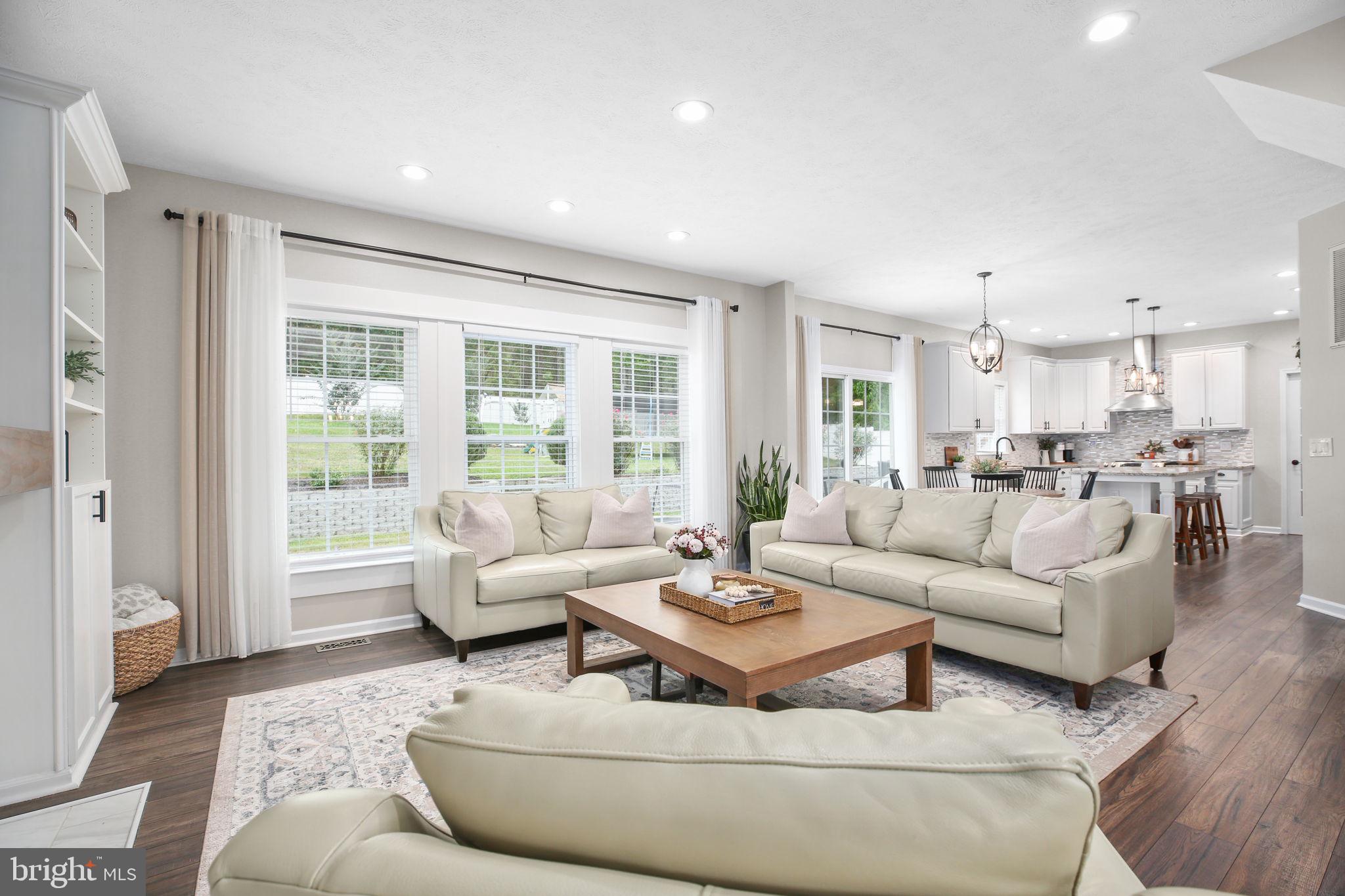 ROYAL OAKS - Residential