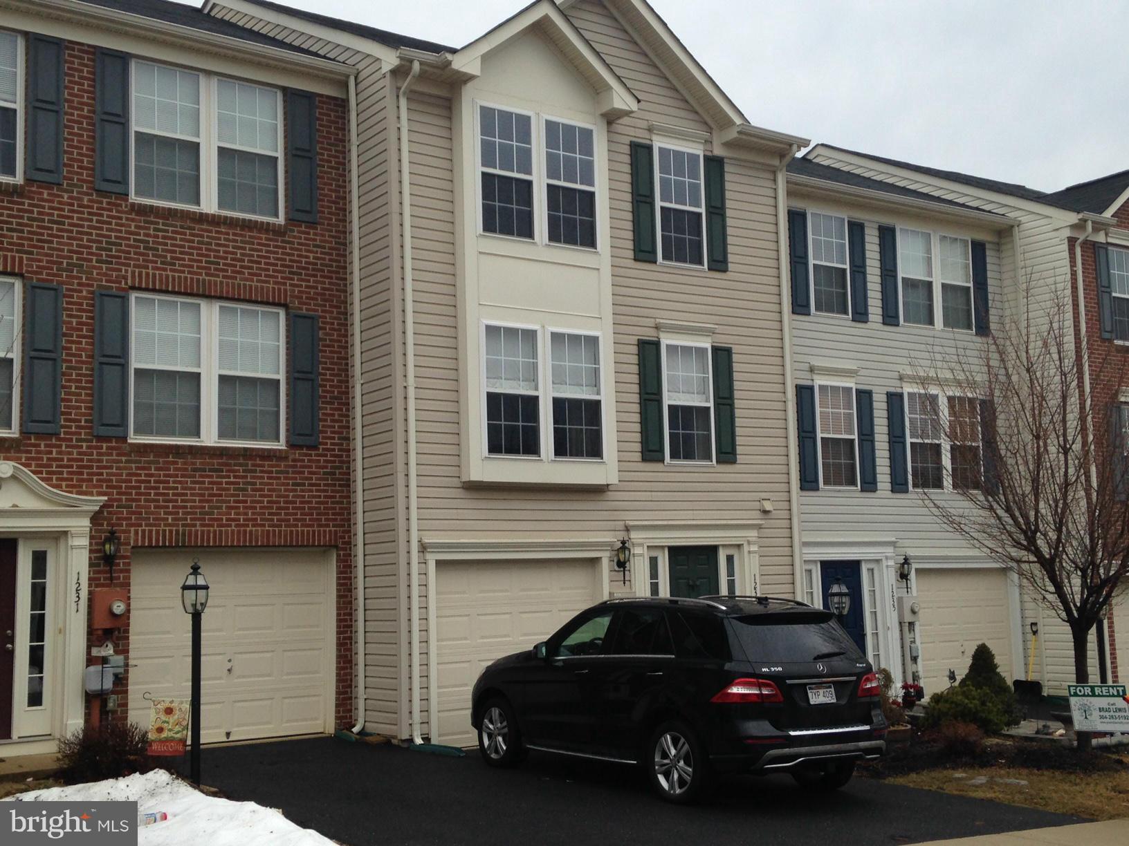 LAKELAND PLACE - Residential Lease