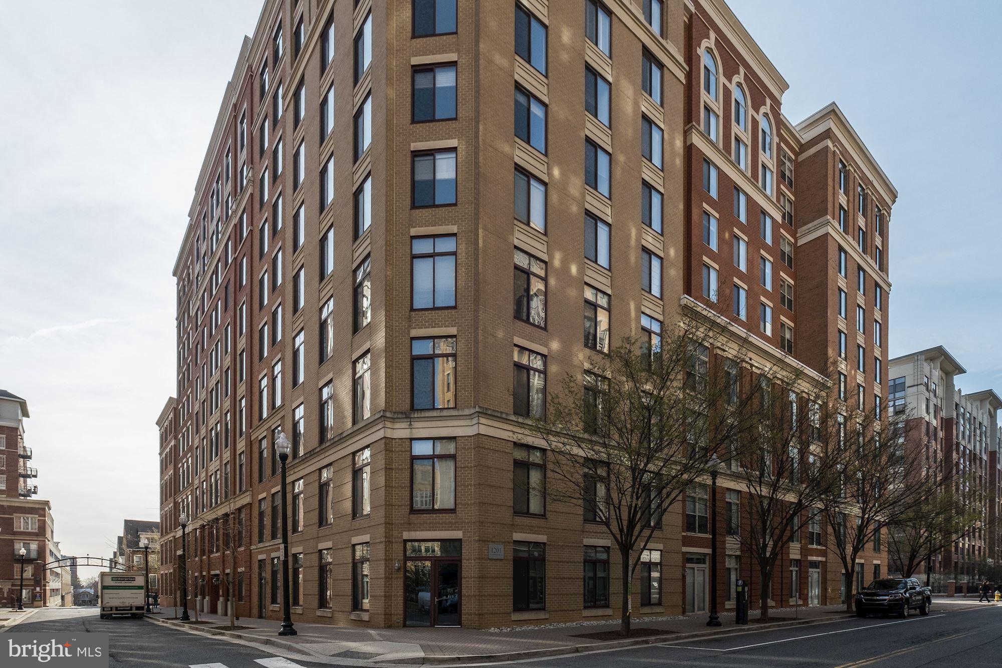 STATION SQUARE - Residential Lease