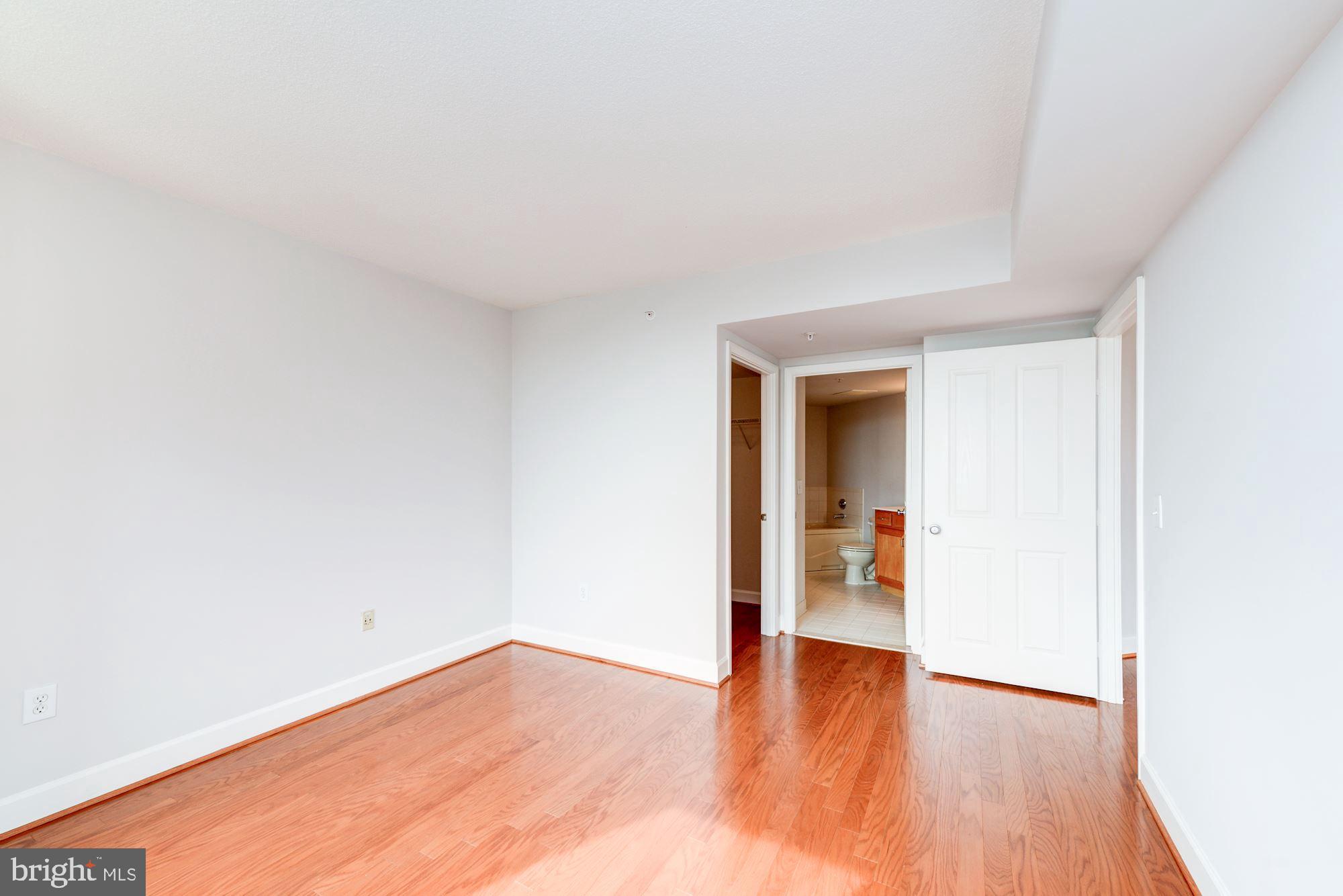 STATION SQUARE - Residential Lease