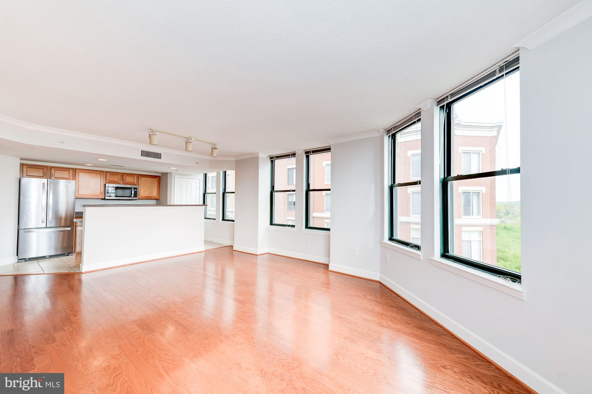 STATION SQUARE - Residential Lease