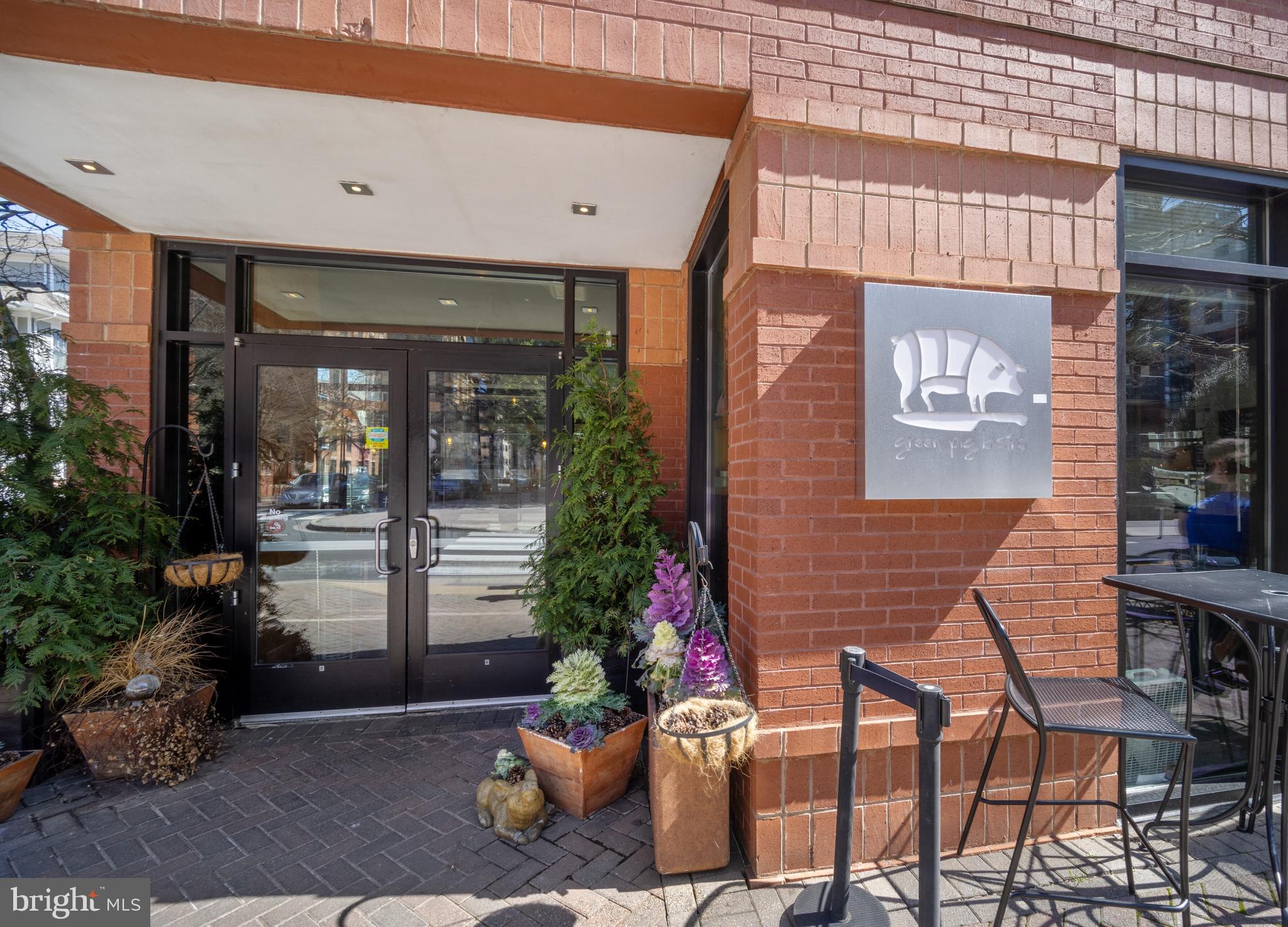 STATION SQUARE - Residential Lease