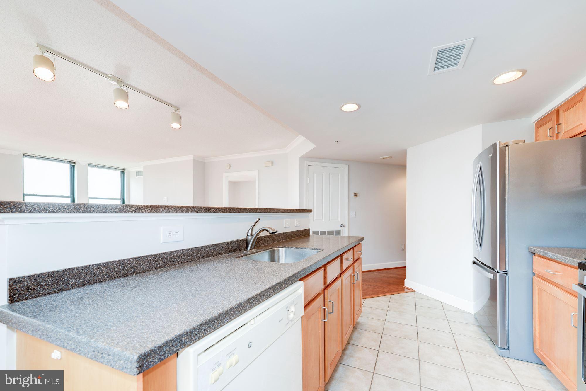 STATION SQUARE - Residential Lease