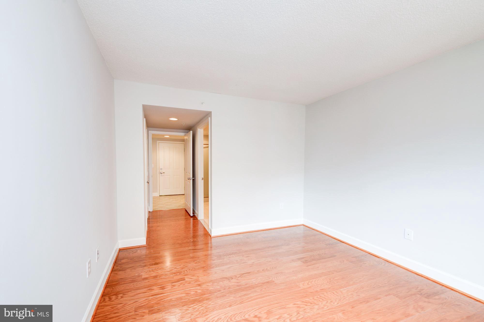 STATION SQUARE - Residential Lease